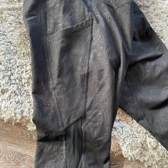 Old Navy Go-dry Active Black Leggings Size Large 3/4 Length with side mesh panel - Picture 5 of 7